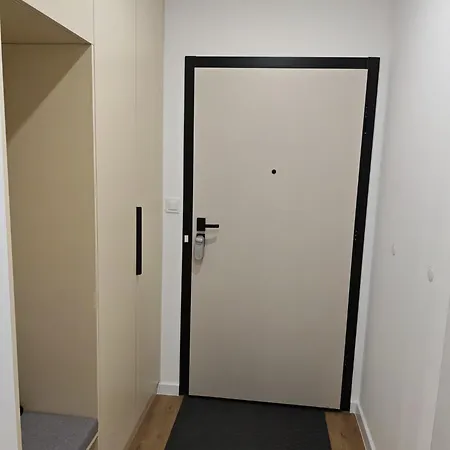 Skowronskiego Self Check-in 24h, Free Parking Poznan